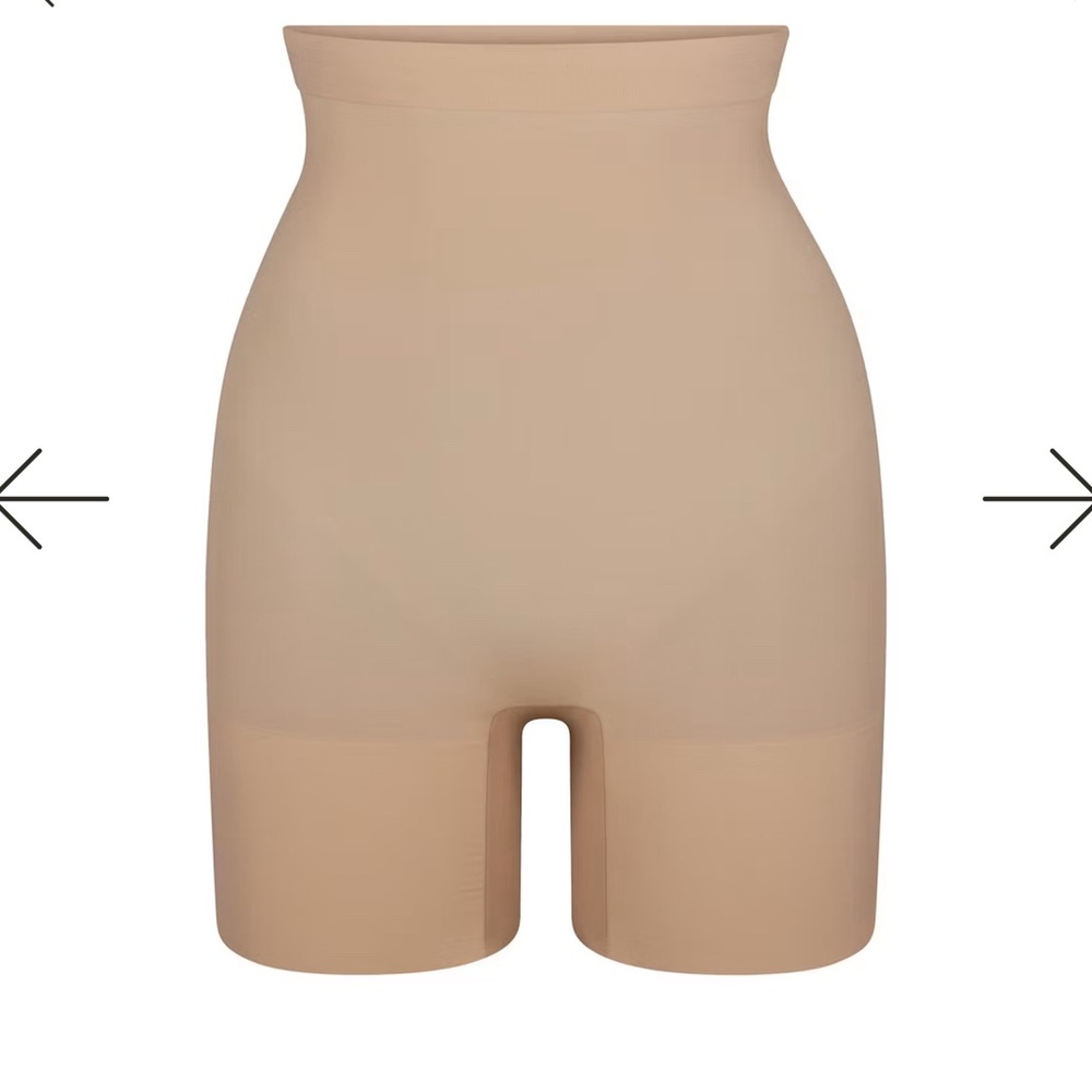 NWOT. SKIMS Sheer Seamless High Waisted Mid Thigh Short - Picture 4 of 7